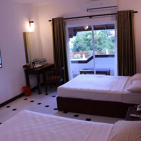 Kandyan Hotel ภายนอก รูปภาพ