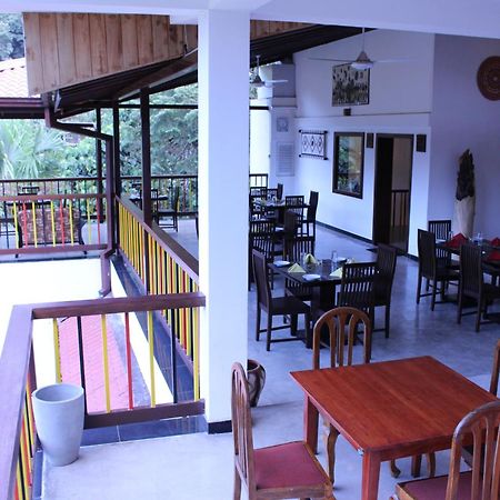 Kandyan Hotel ภายนอก รูปภาพ