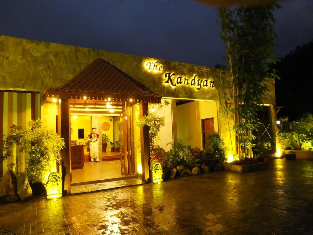 Kandyan Hotel ภายนอก รูปภาพ