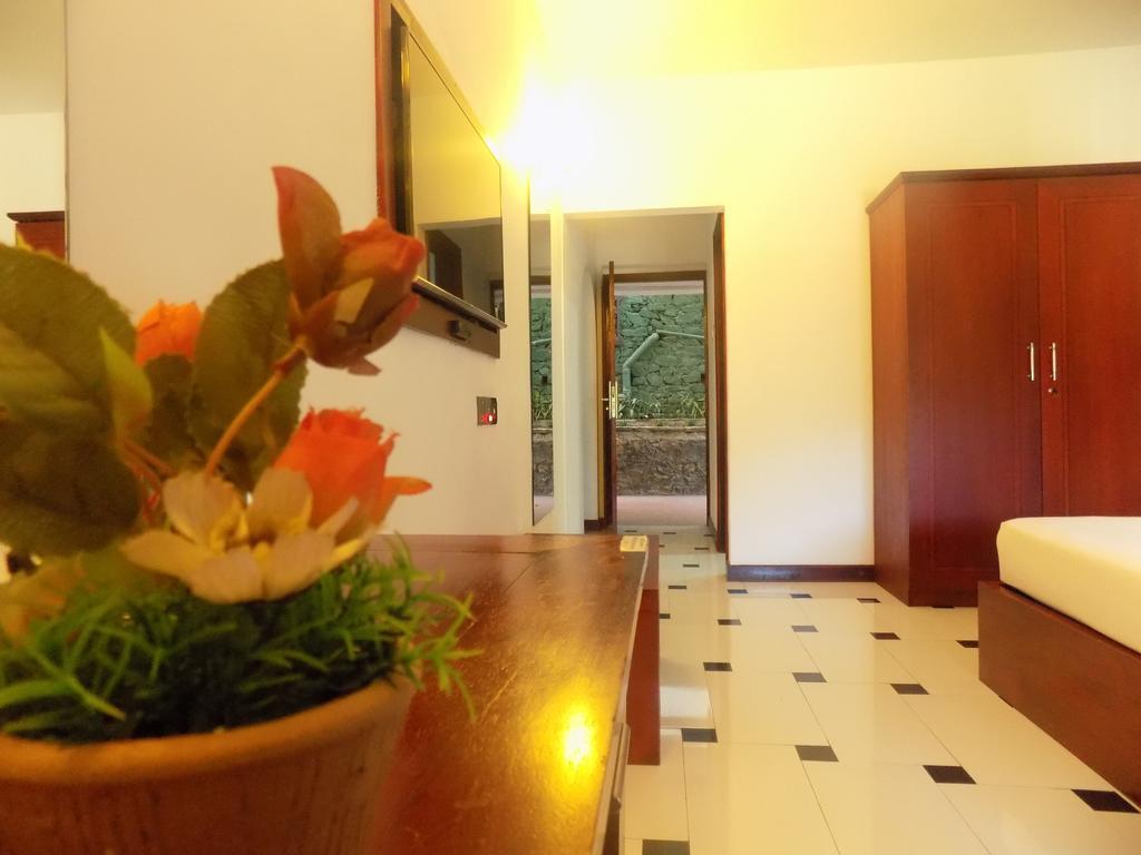Kandyan Hotel ภายนอก รูปภาพ