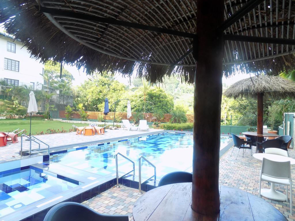 Kandyan Hotel ภายนอก รูปภาพ