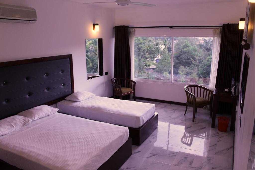 Kandyan Hotel ภายนอก รูปภาพ