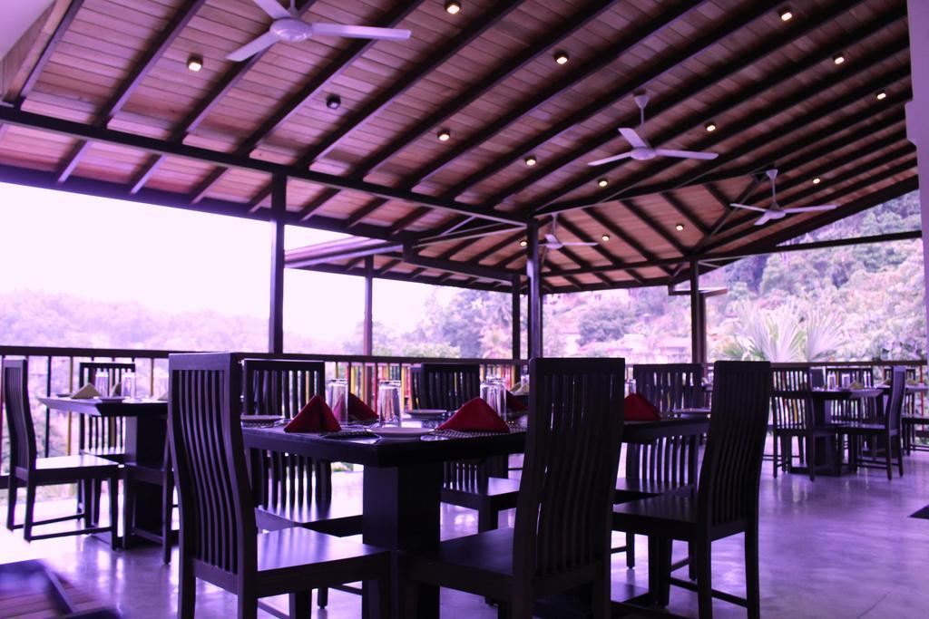 Kandyan Hotel ภายนอก รูปภาพ