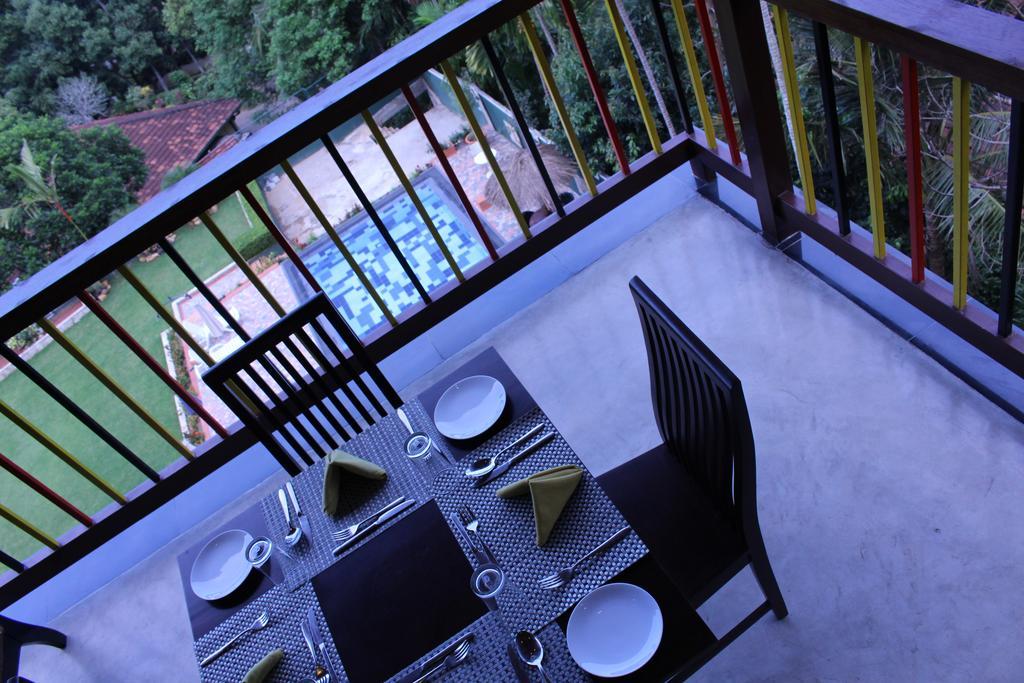 Kandyan Hotel ภายนอก รูปภาพ