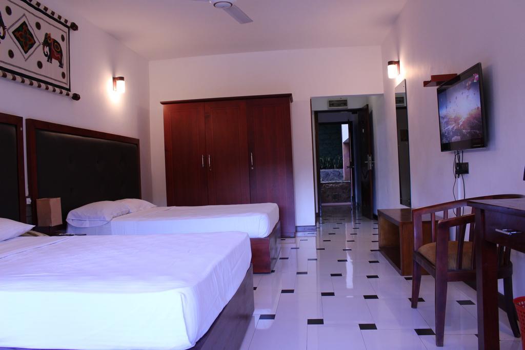 Kandyan Hotel ภายนอก รูปภาพ