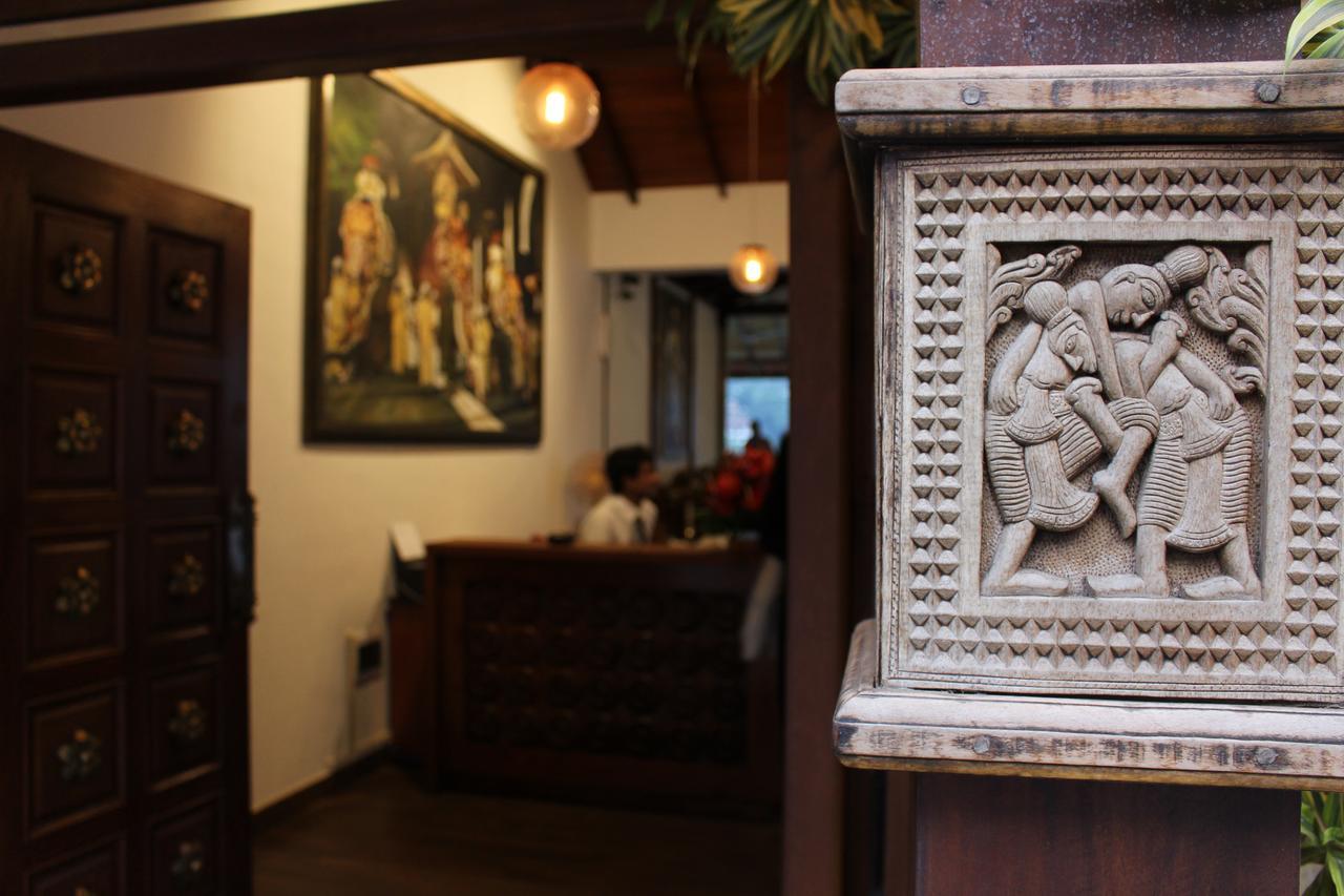 Kandyan Hotel ภายนอก รูปภาพ