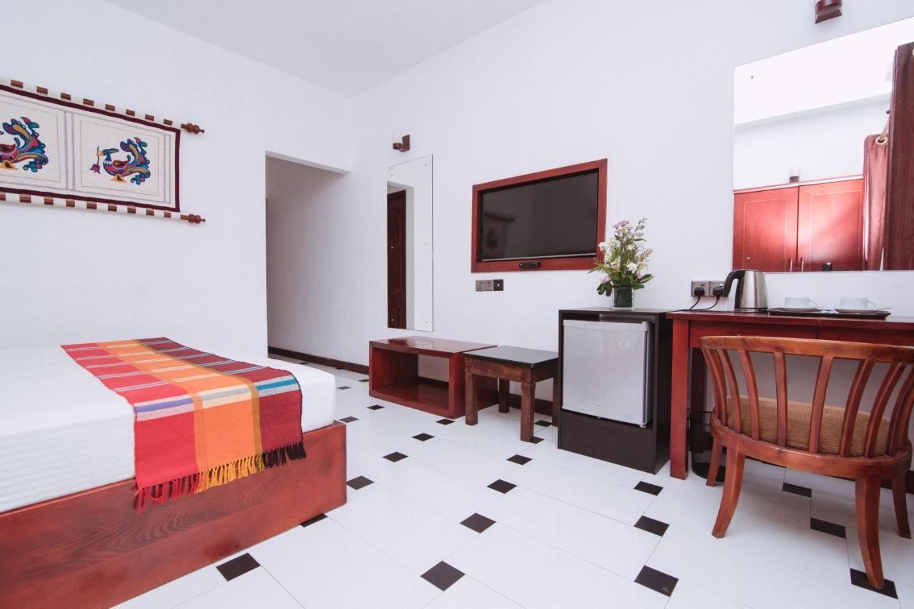 Kandyan Hotel ภายนอก รูปภาพ
