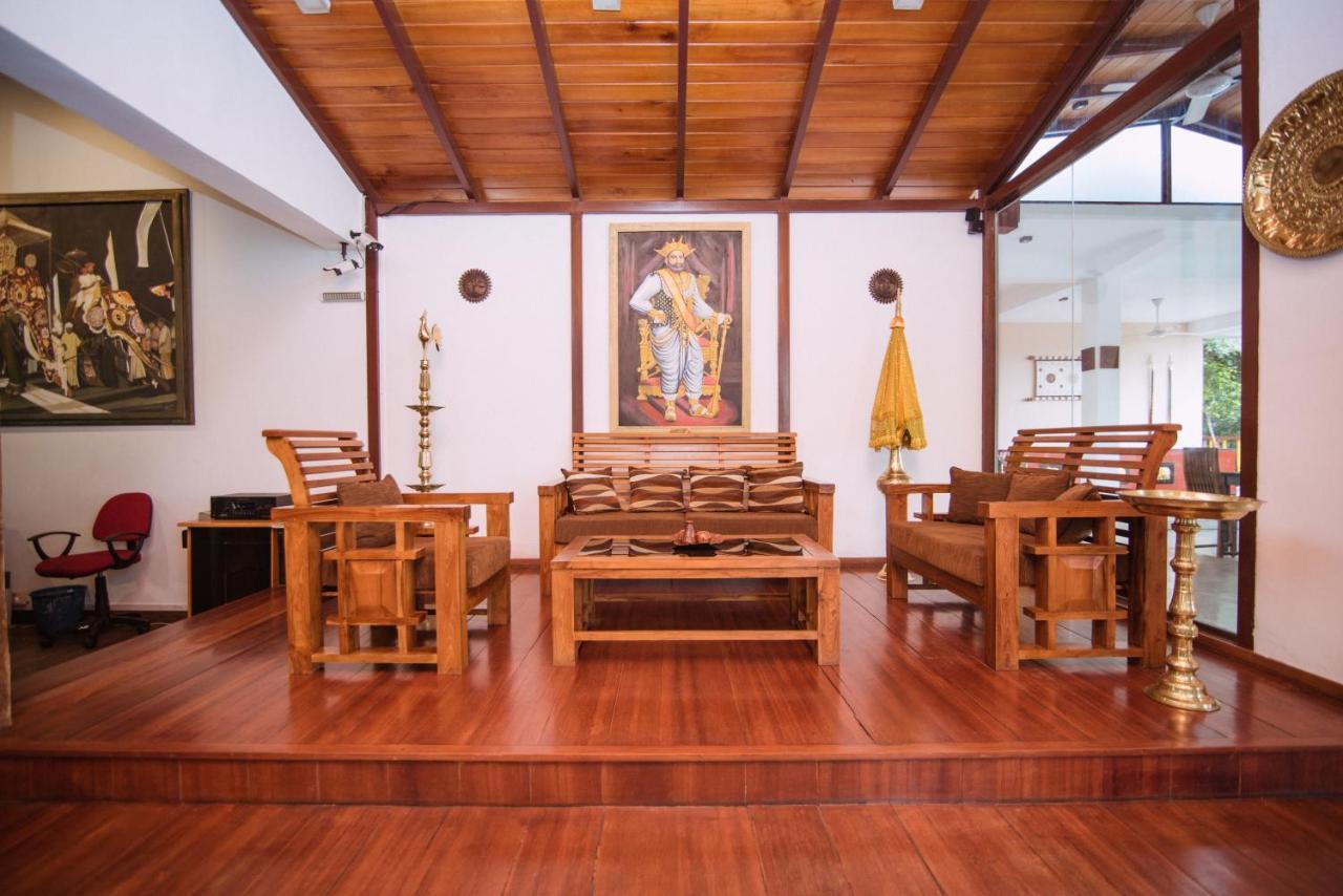 Kandyan Hotel ภายนอก รูปภาพ