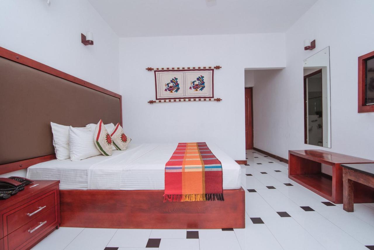 Kandyan Hotel ภายนอก รูปภาพ