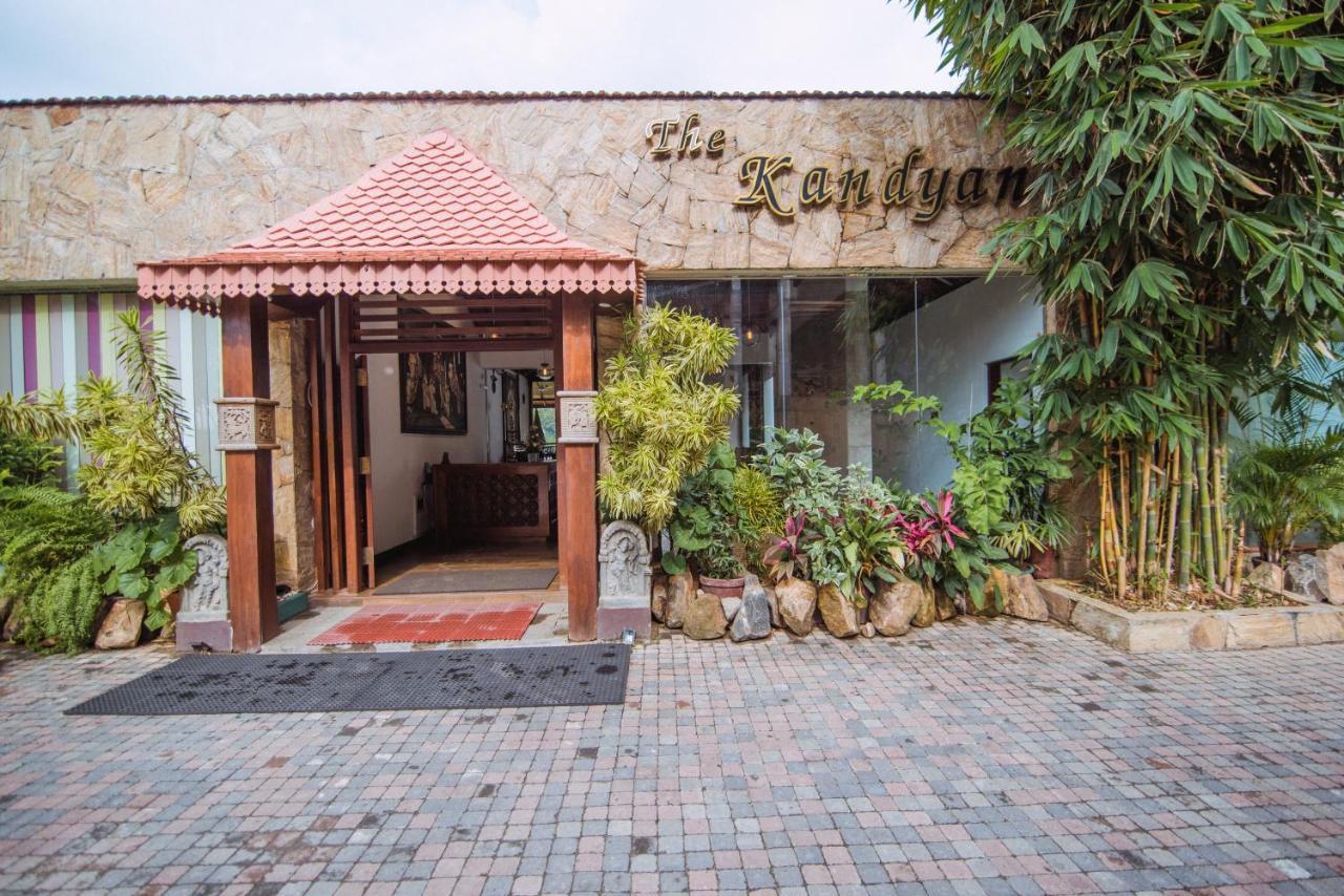 Kandyan Hotel ภายนอก รูปภาพ