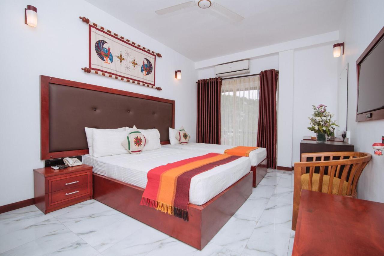 Kandyan Hotel ภายนอก รูปภาพ